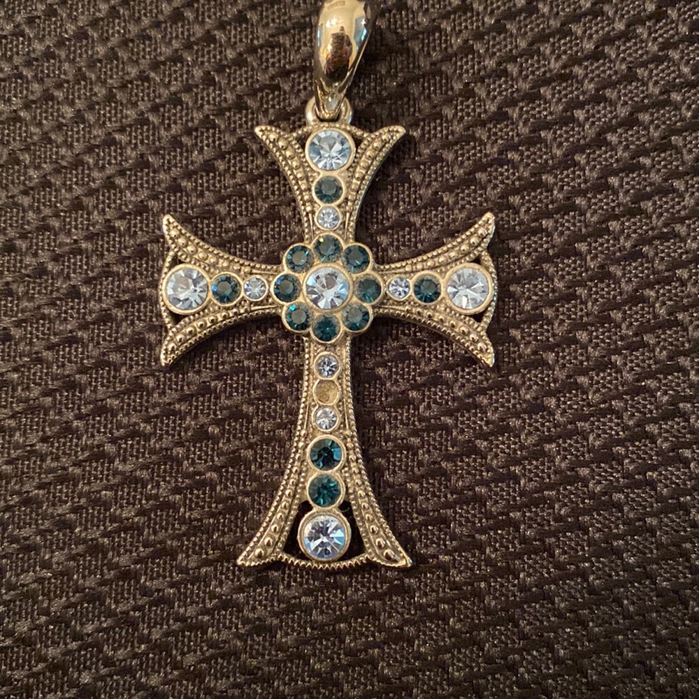 Rhinestone cross pendant
